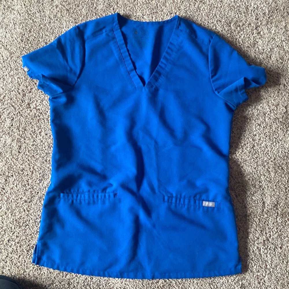 Figs 3 pocket scrub top